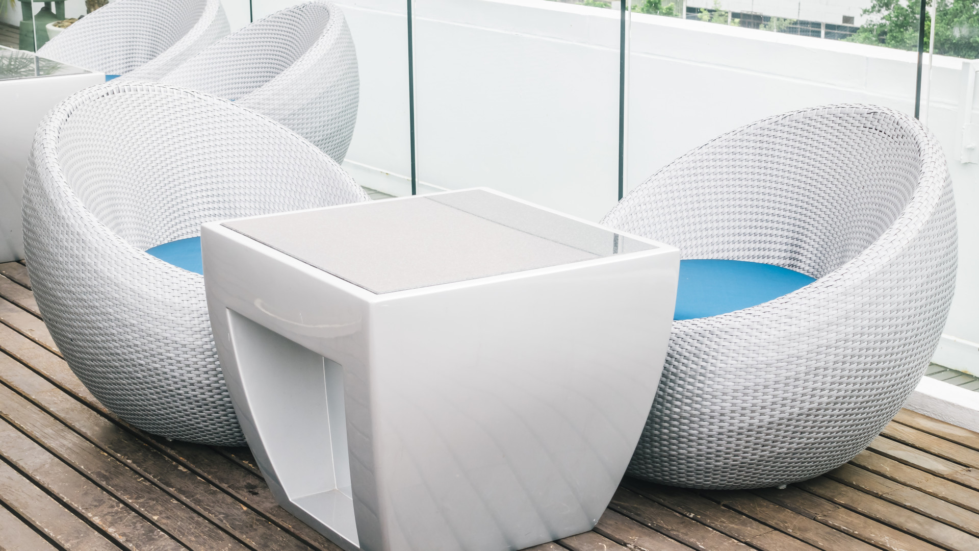 Mobilier design et contemporain en location : comment ça marche, de la réservation à la reprise